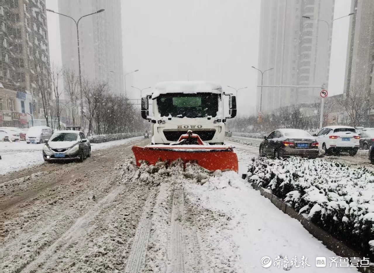 雪落即动！济南市城管局已累计出动一线清雪人员1.6万余人次