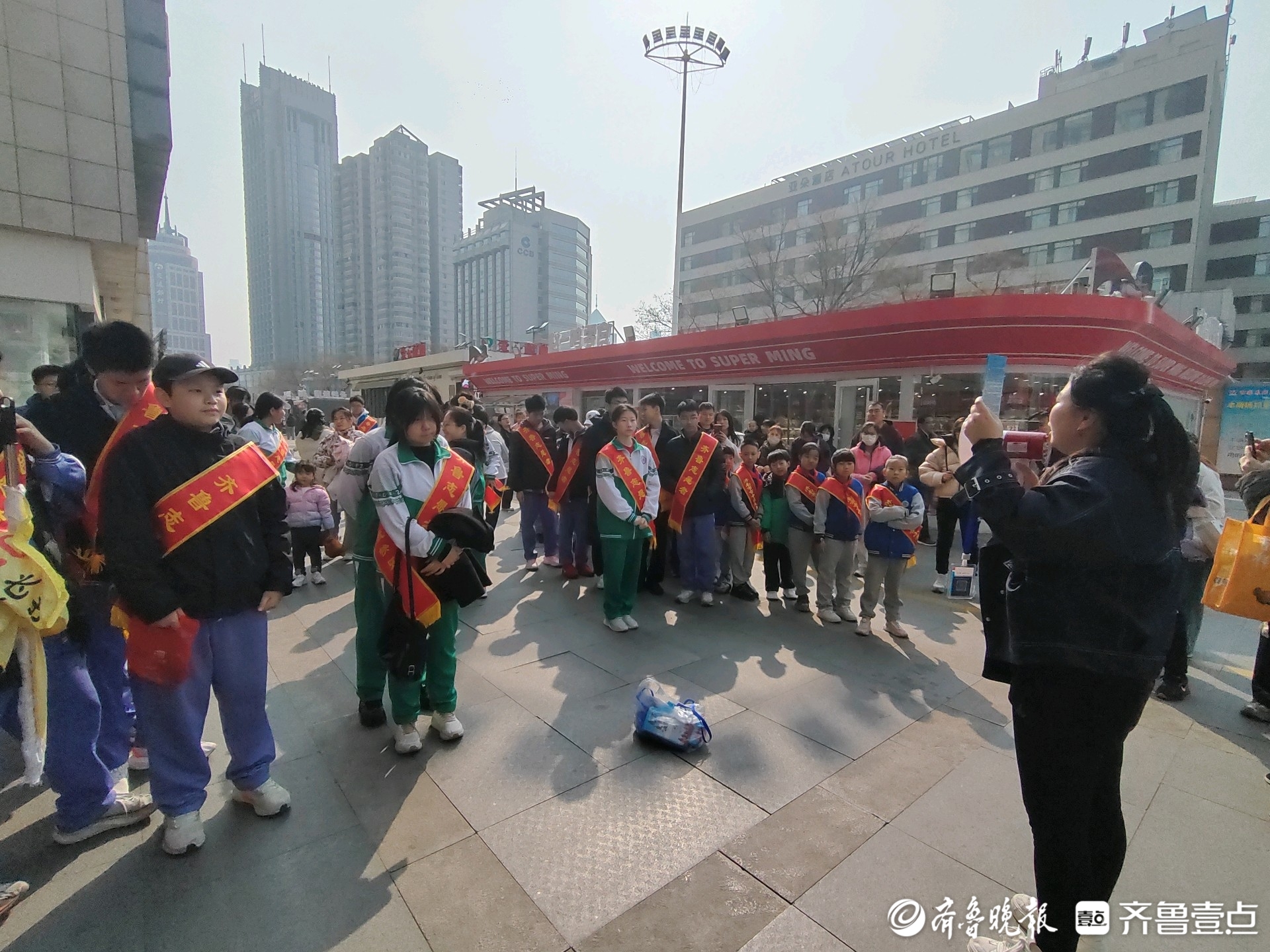 携手同行，让爱发光！壹点公益开展学雷锋助残爱心义卖活动
