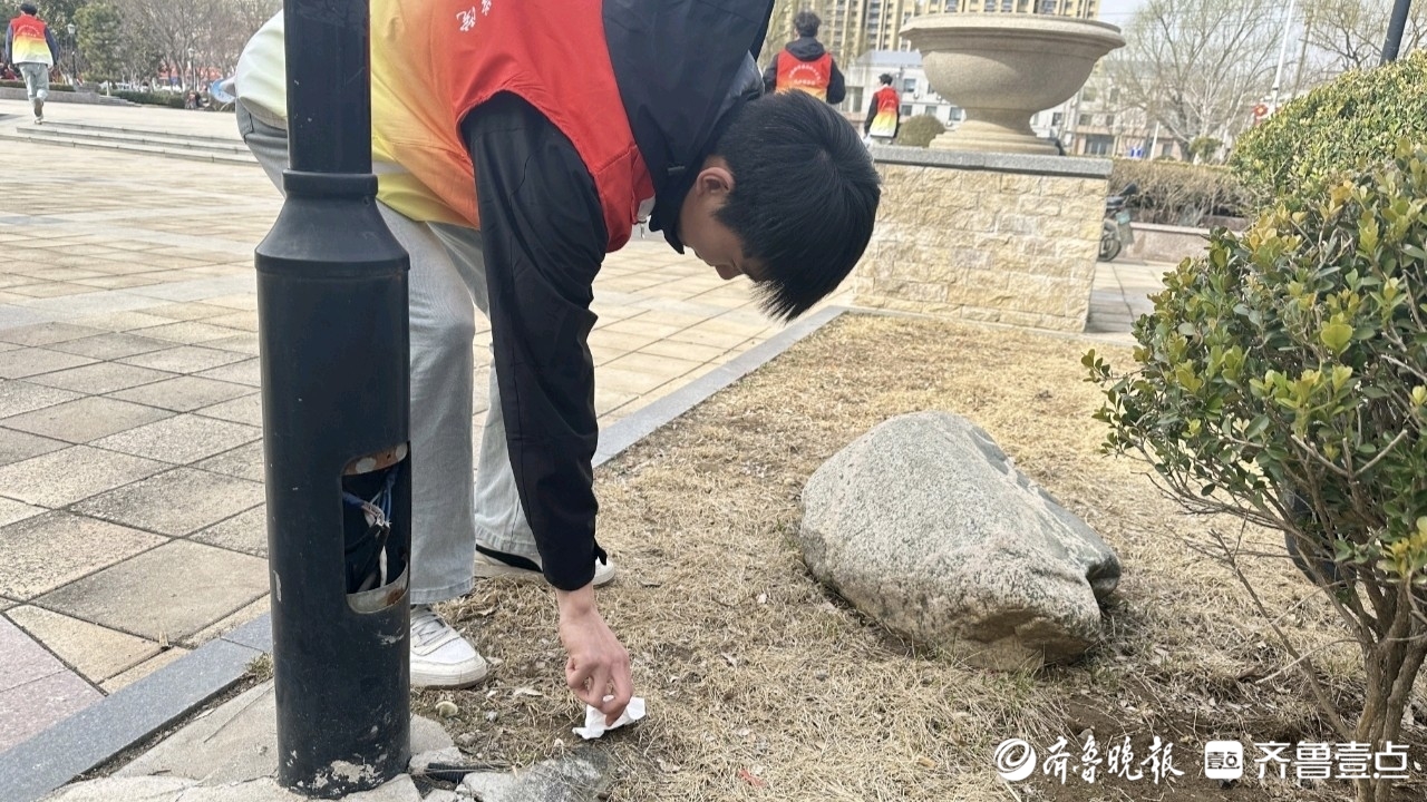 践行雷锋精神，山东城市建设职业学院义工服务团在行动