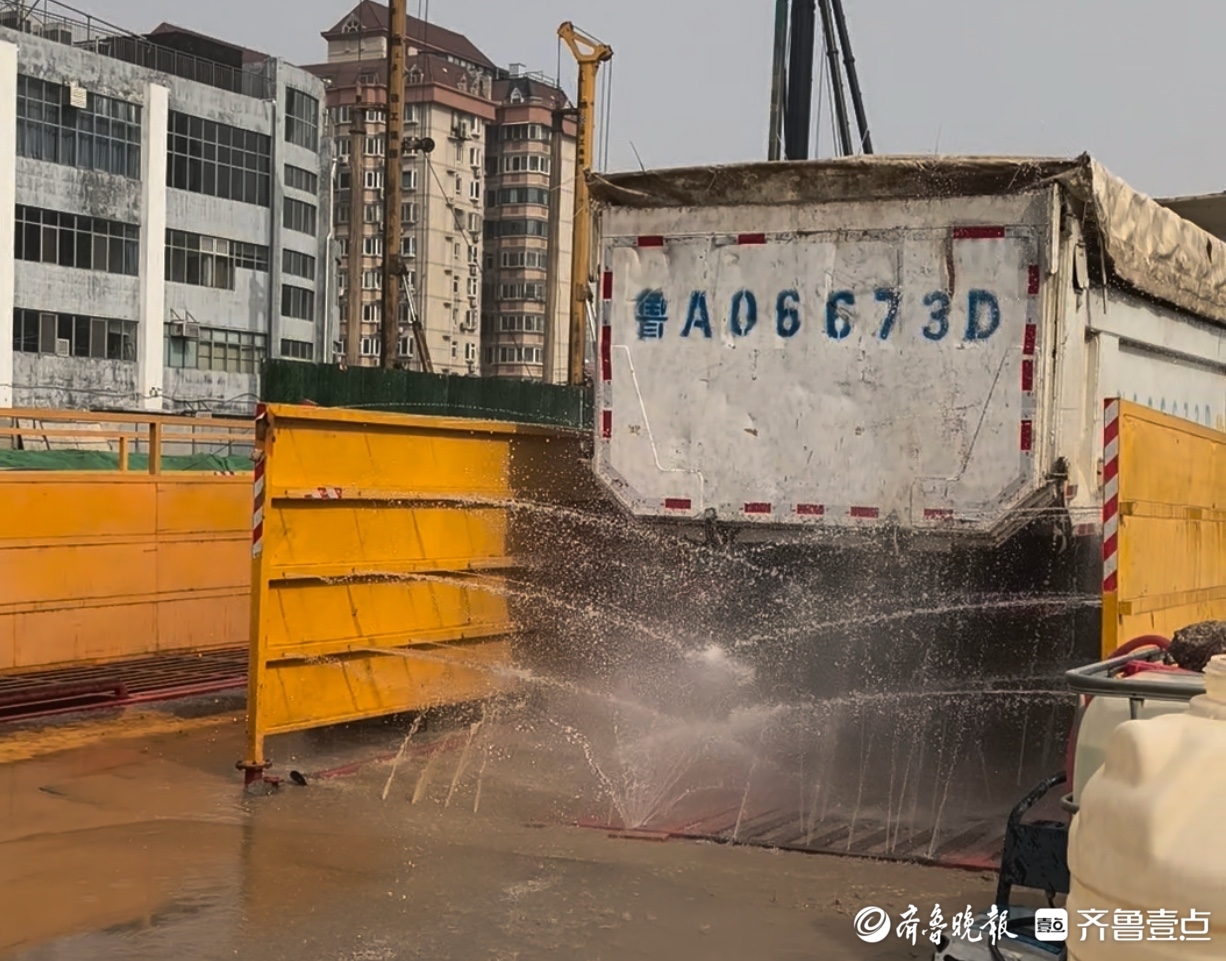 圆桌会议|施工方代表：宁可少装、平装，也不能让渣土撒漏