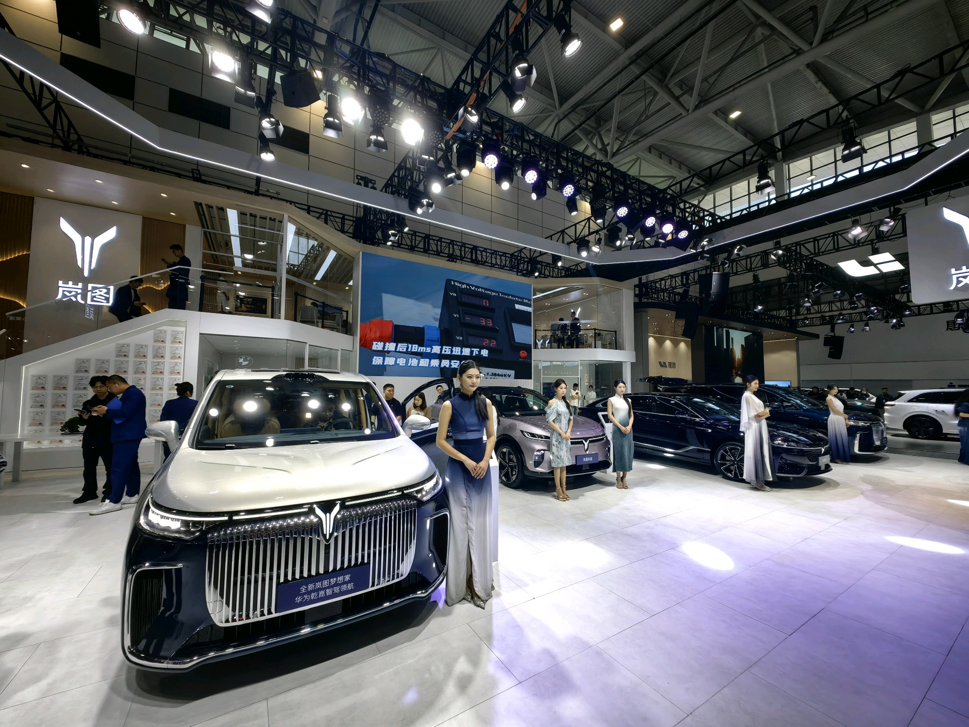 壹点拍客团|看过来！齐鲁春季车展美女云集，争奇斗艳超养眼