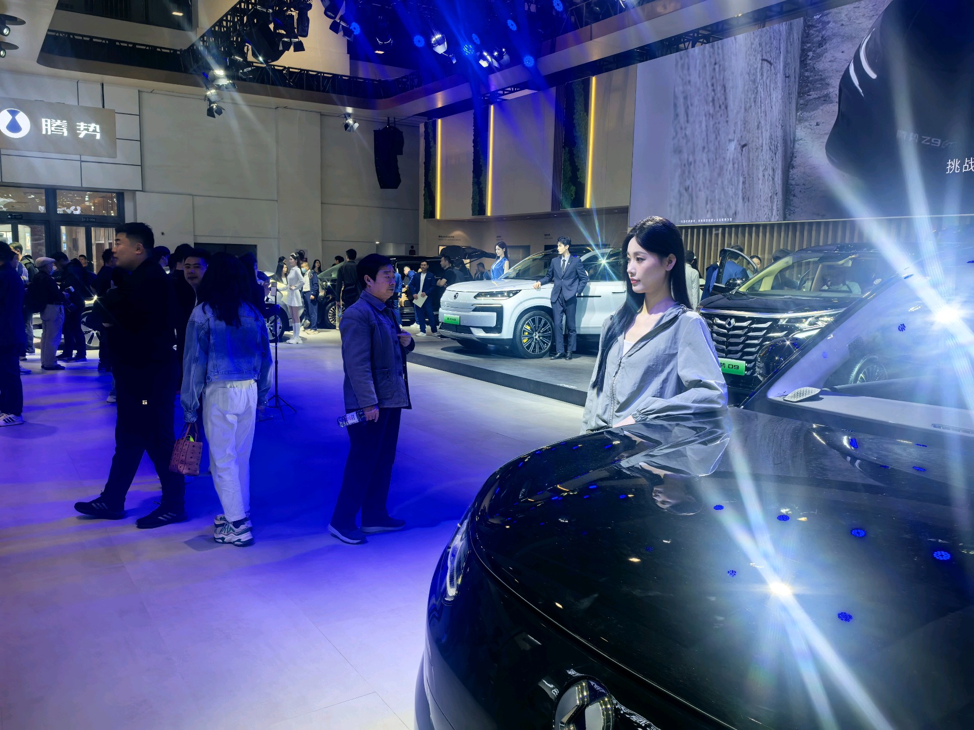 壹点拍客团|齐鲁春季车展首日现场人山人海，快来打卡吧！