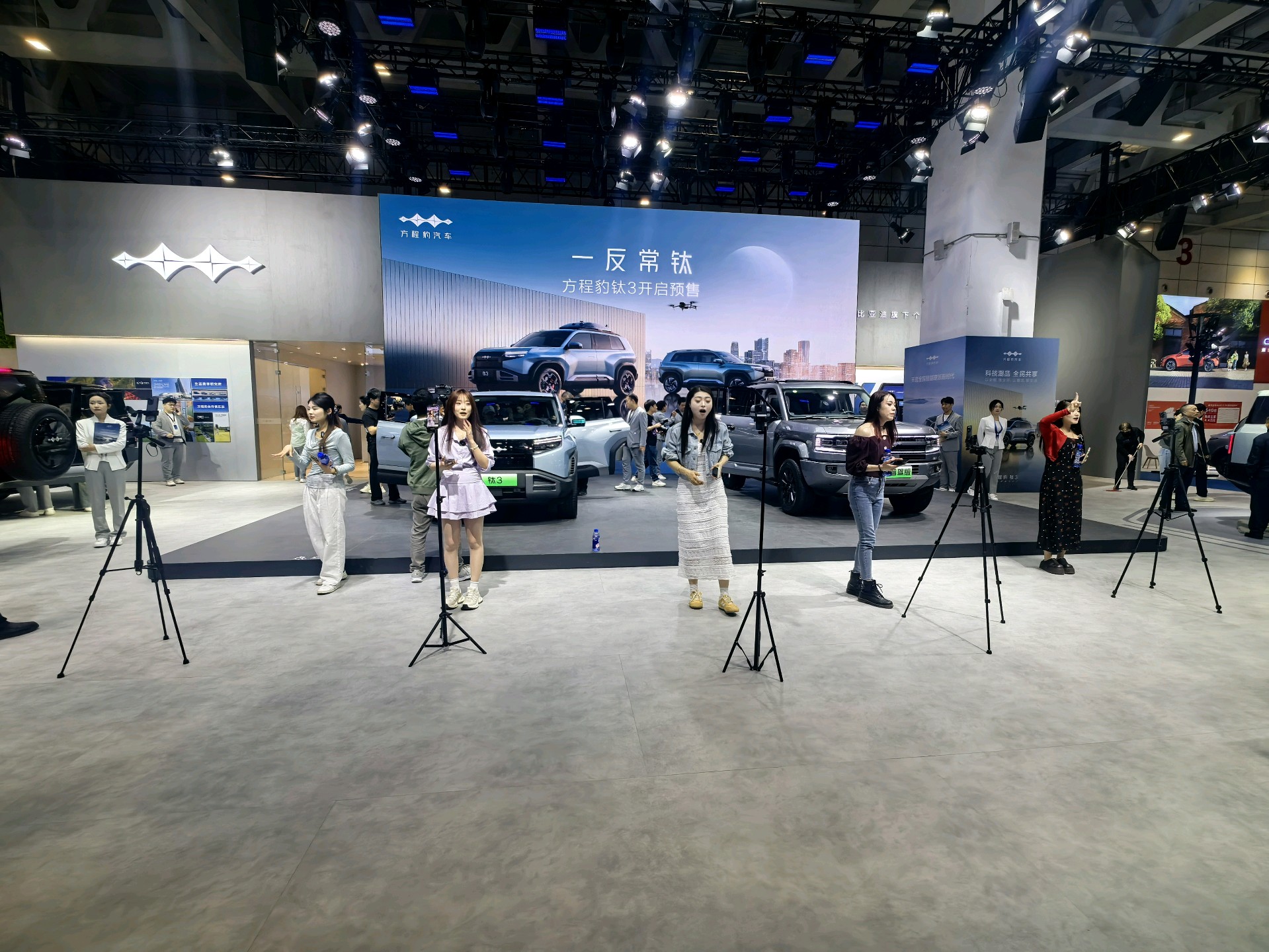 壹点拍客团|齐鲁春季车展首日现场人山人海，快来打卡吧！