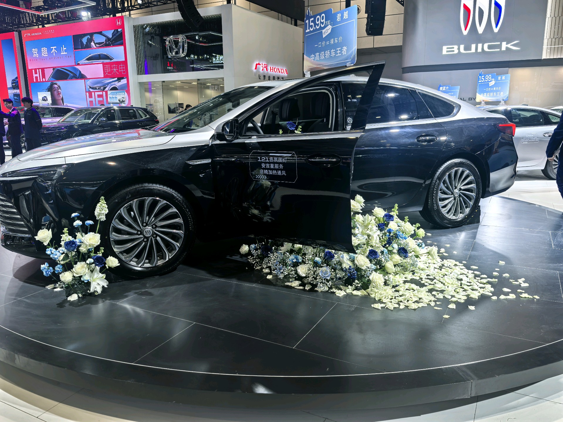 壹点拍客团|齐鲁春季车展首日现场人山人海，快来打卡吧！