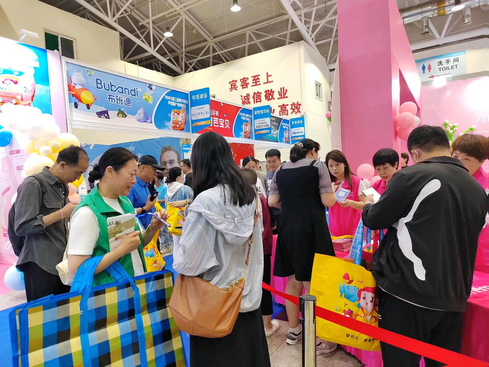 壹点拍客团|热闹非凡！孕婴童博览会最后一天，快来薅羊毛