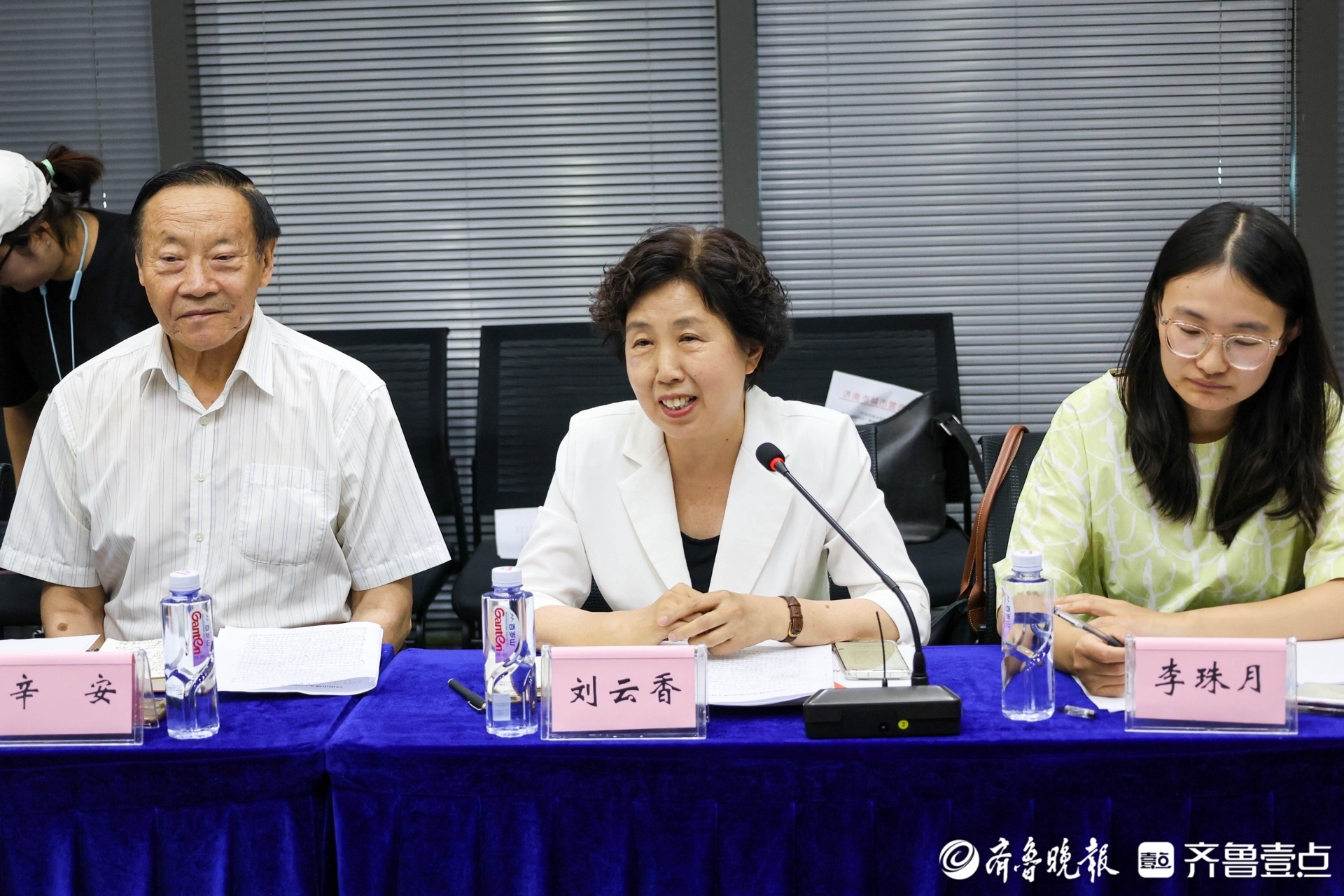 “灯一亮，老百姓的心就亮了！”居民代表点赞“圆桌对话”