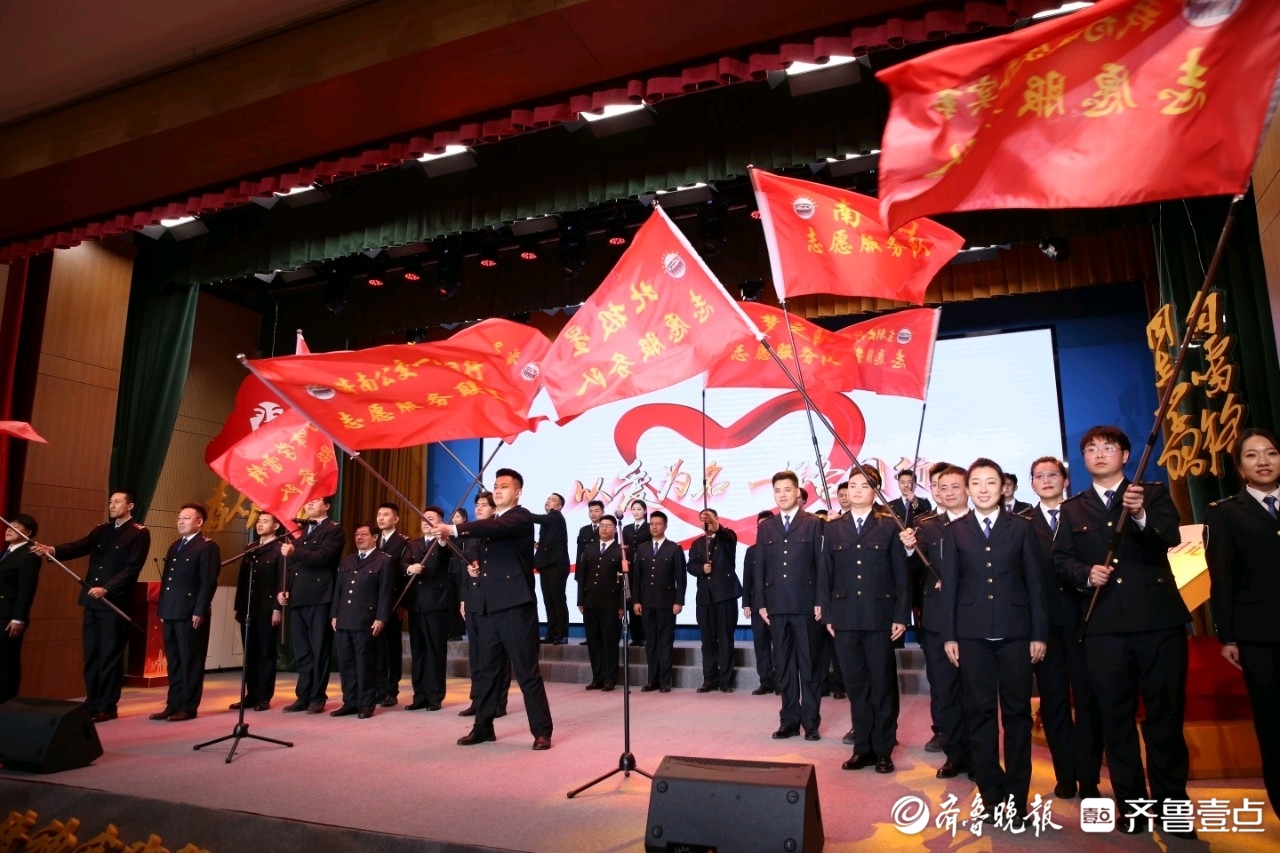 济南公交：擎旗奋进启新程，暖心服务践初心