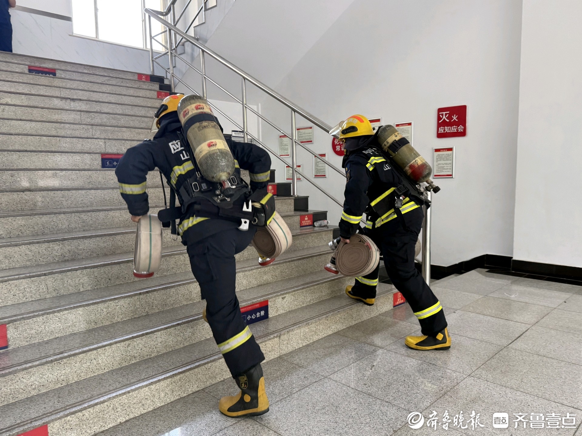 高温下坚守、热浪中淬炼，用汗水铸就“火焰蓝”