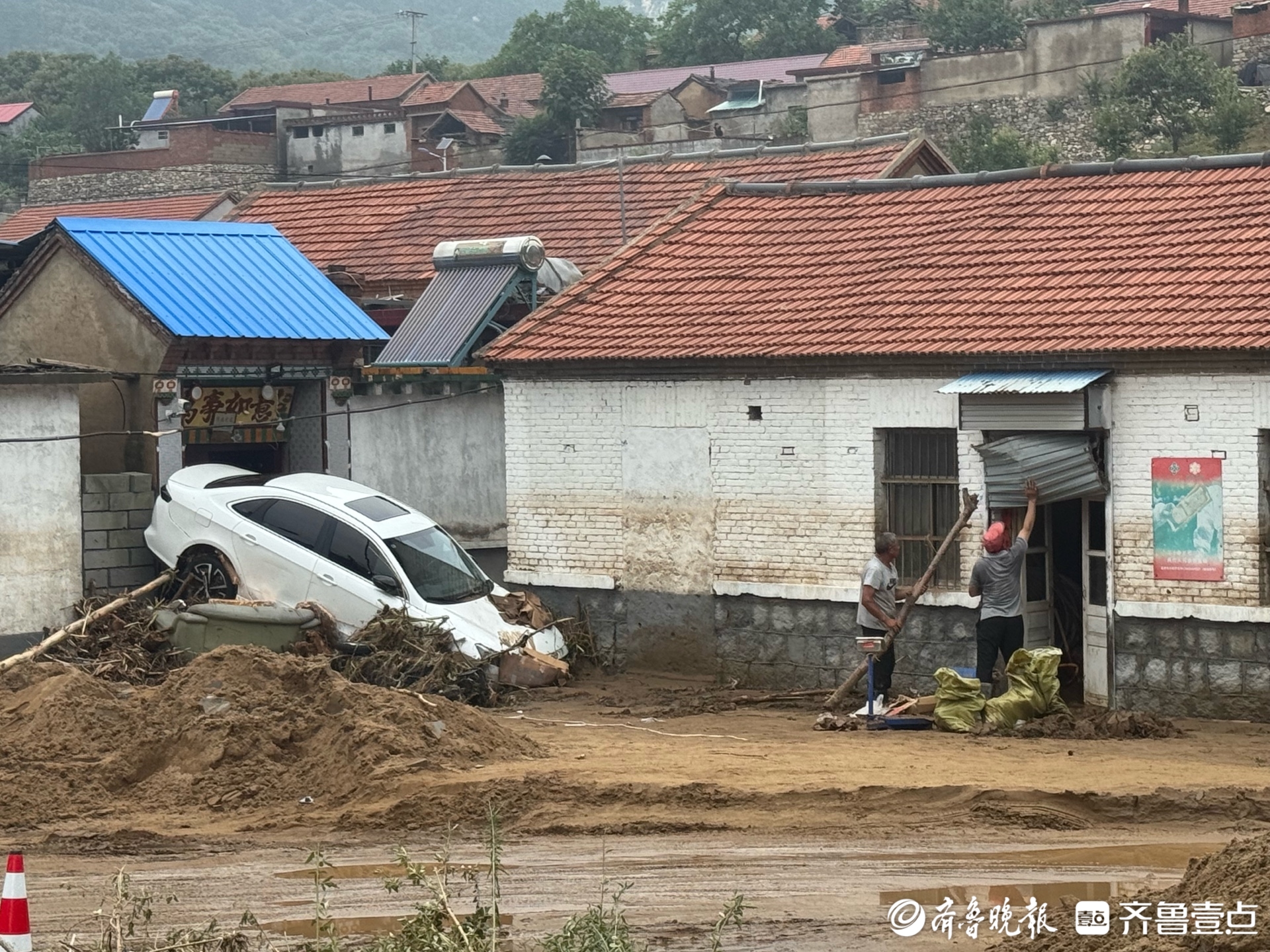 互助清淤、拉运物资……莱芜暴雨过后，一场自救与互救正有序进行