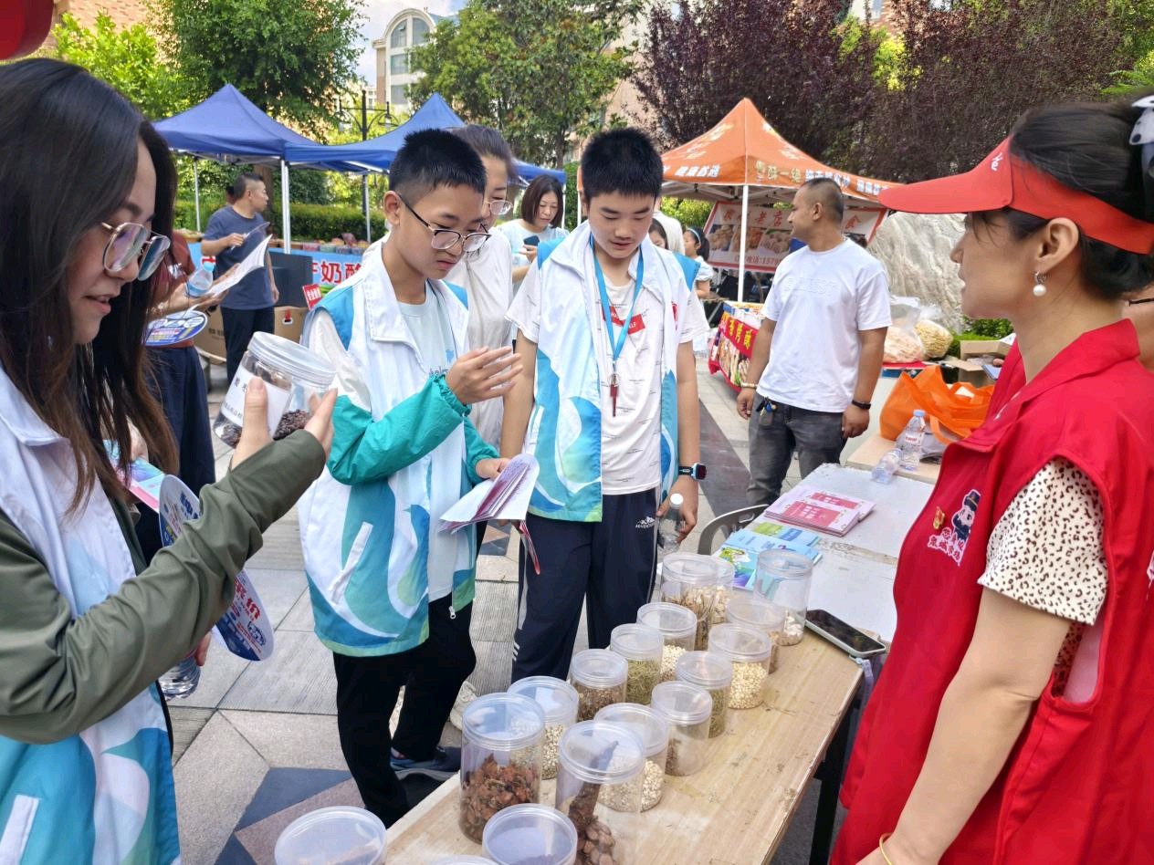 济南市市场监管局食药检测中心开展进社区送健康活动