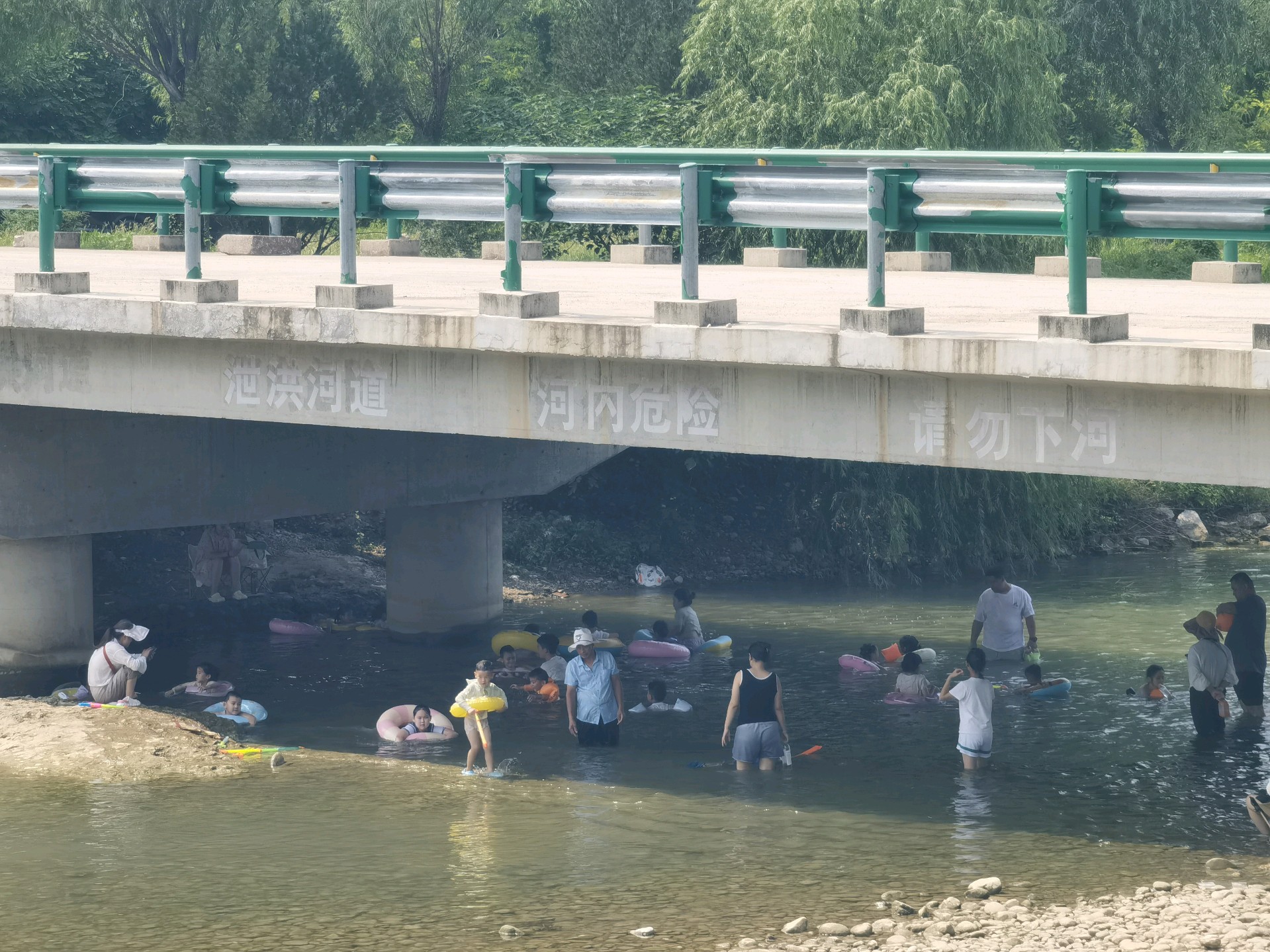 果然视频|夏季炎热 济南玉符河成亲水乐园
