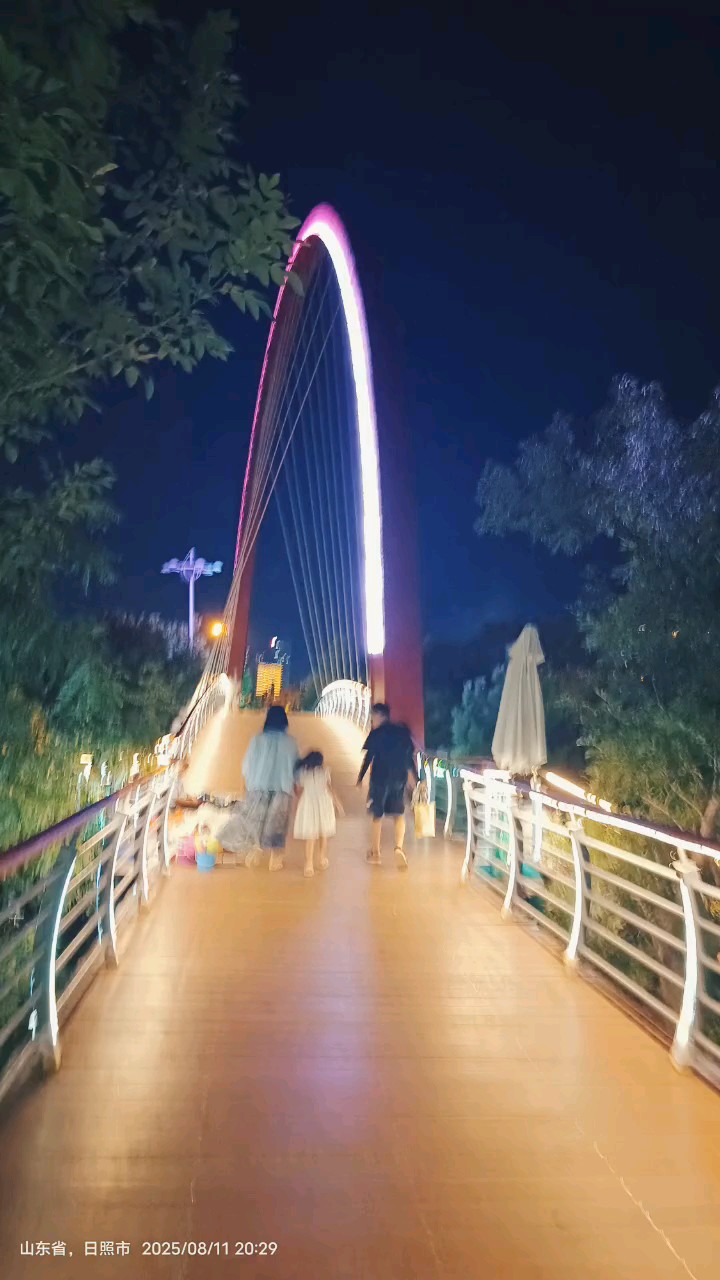 山东日照，夜晚的海滨风景宜人别样美