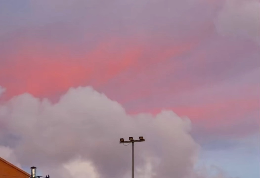  云衔夕照
