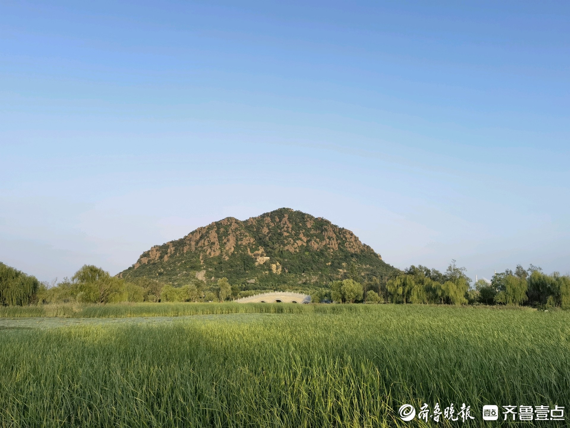 秋意渐浓，华山湖现静美画卷