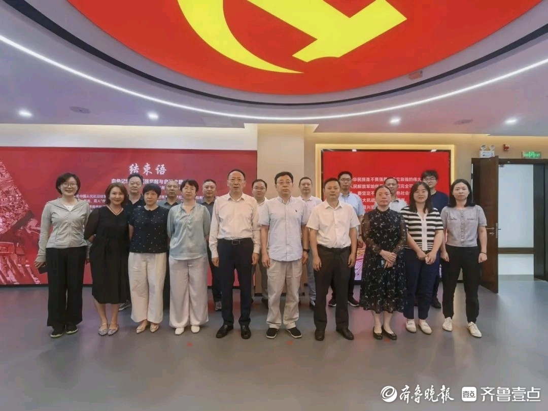 济南市商务局参观“济南惨案”档案图片展