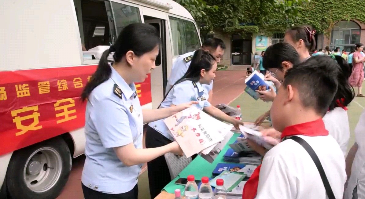果然视频|“食安大篷车”开进校园，护航青少年健康成长