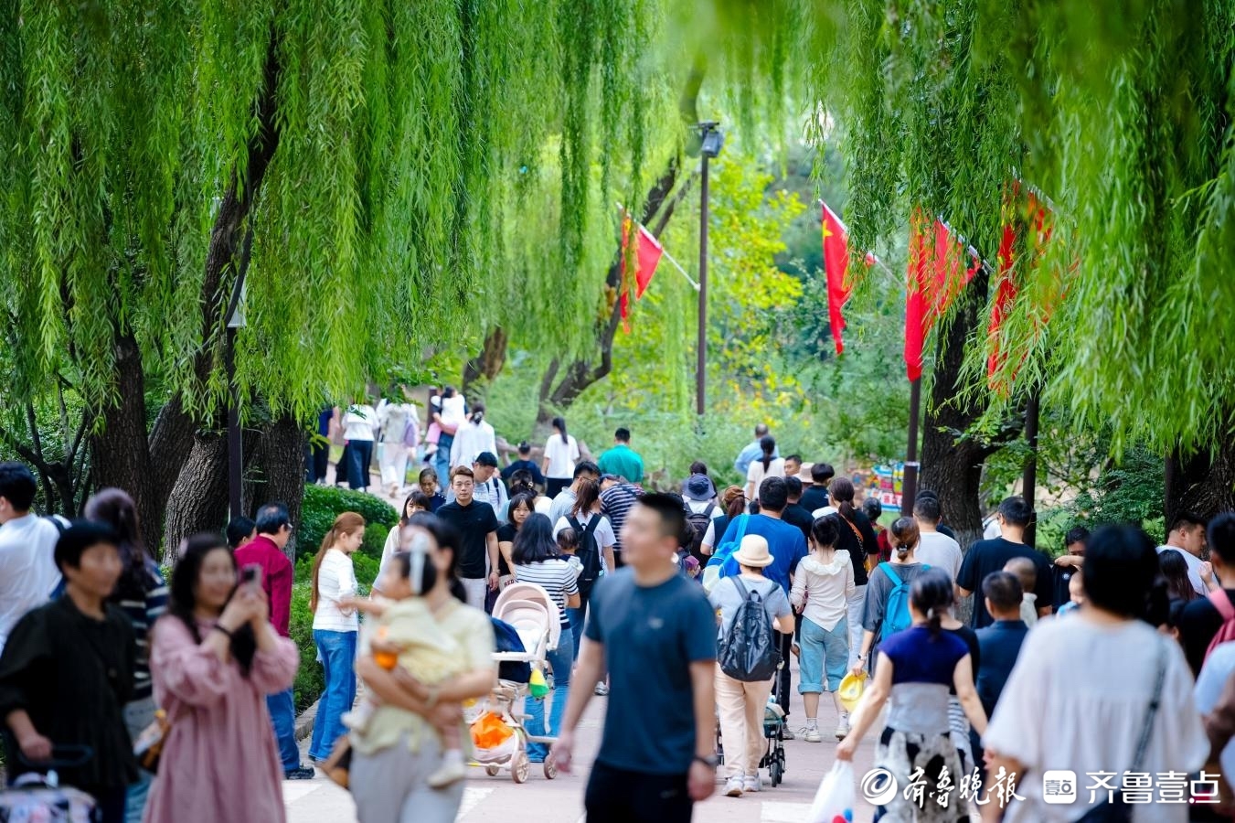 化雨为景 暖意融城，济南野生动物世界让假期体验更温暖
