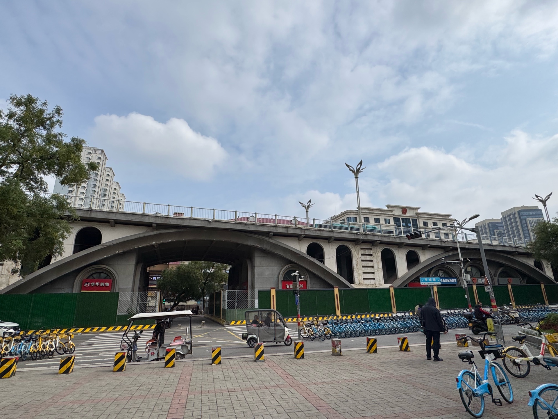 果然视频｜桥下商铺拆除工作陆续展开 济南百年天桥维修拉开帷幕