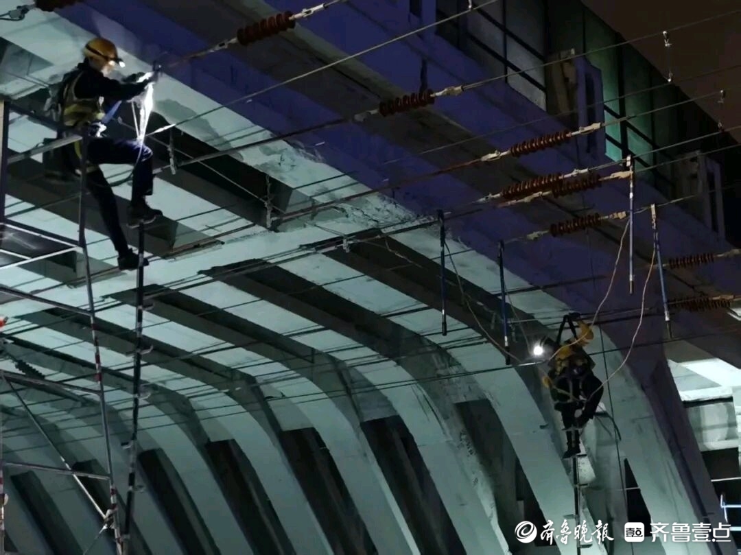 济南百年老天桥维修改造逐步展开施工，桥梁及桥下同步推进