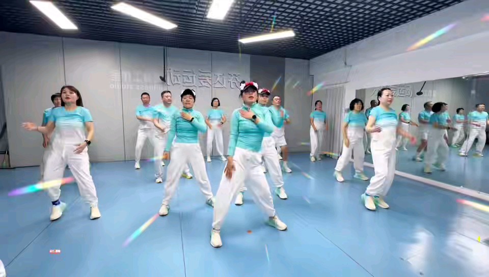 美好的一天从清晨健身运动开始（录制/杨兆宾）