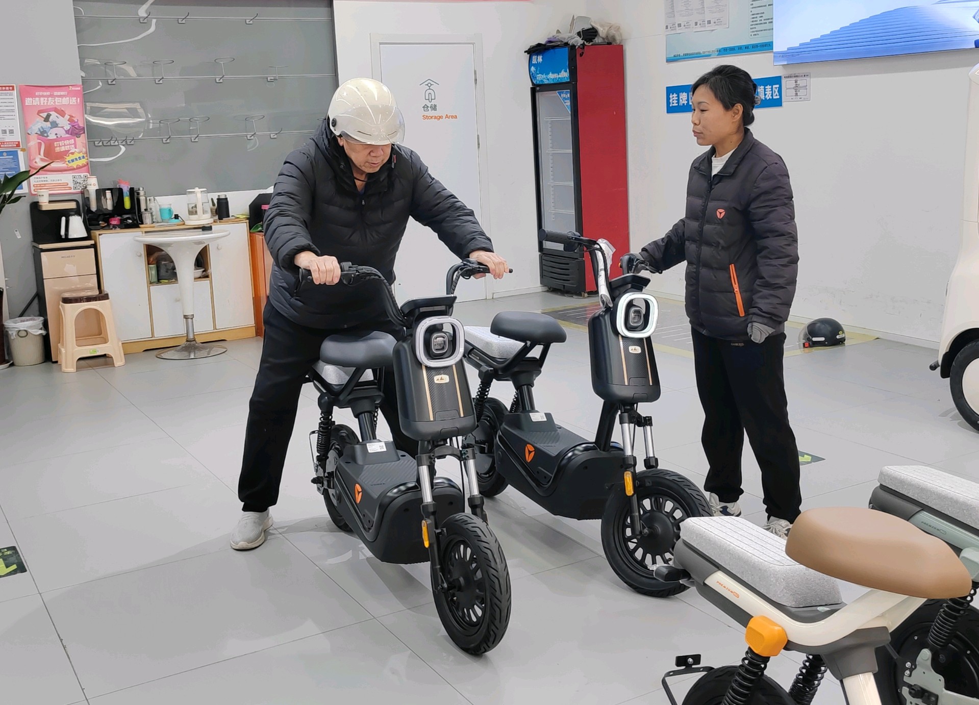 果然视频|“新国标”电动自行车陆续上新，车店店主谈感受