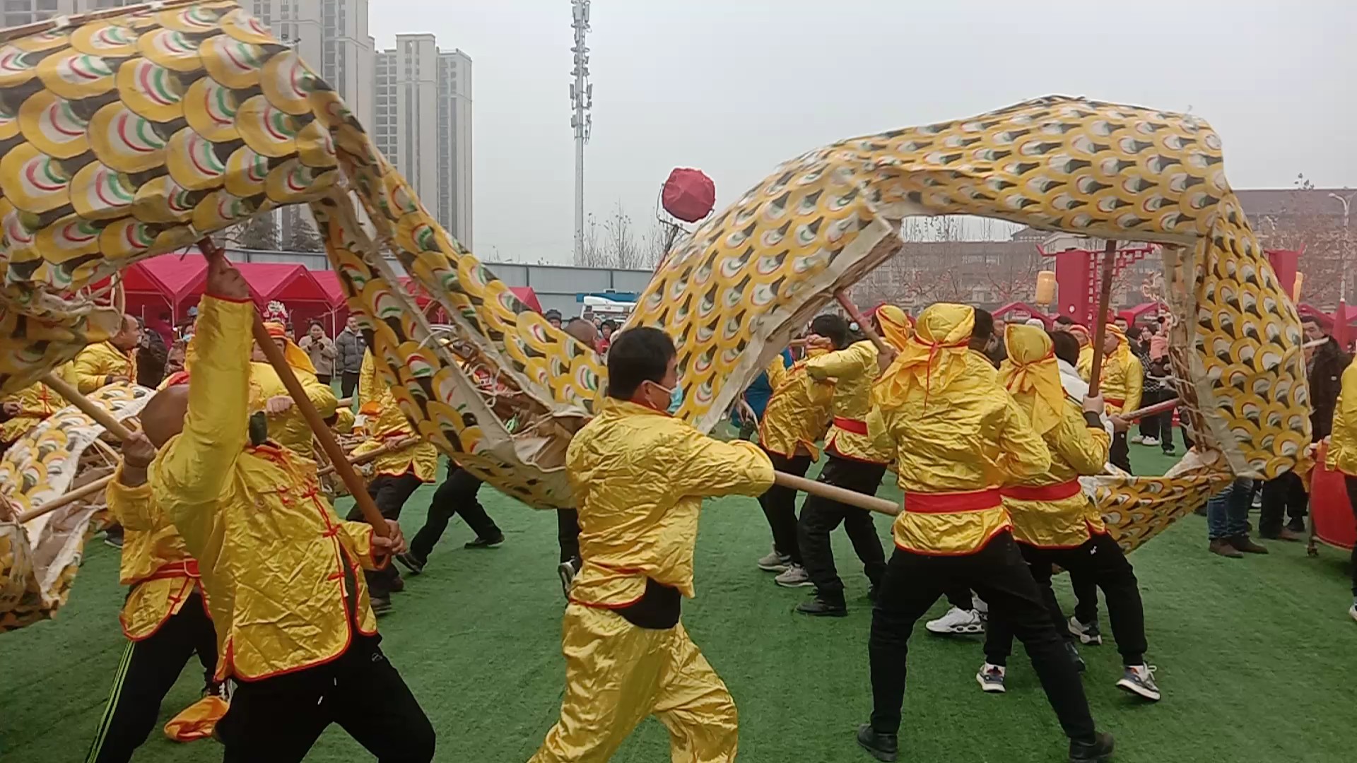 耍龙灯（舞动中换人）