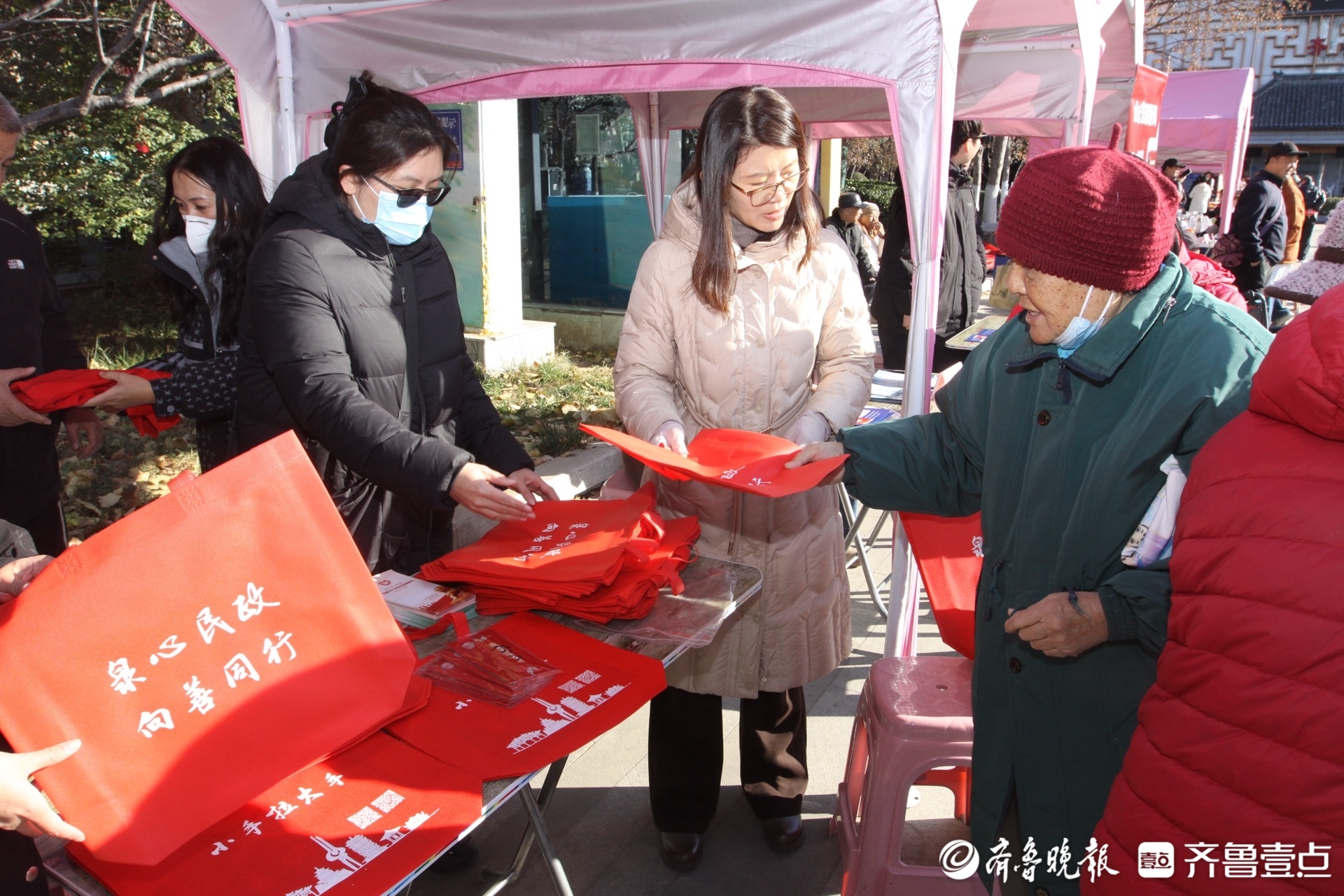 济南“志愿红”温暖泉城，市集活动送服务、普法规、聚爱心