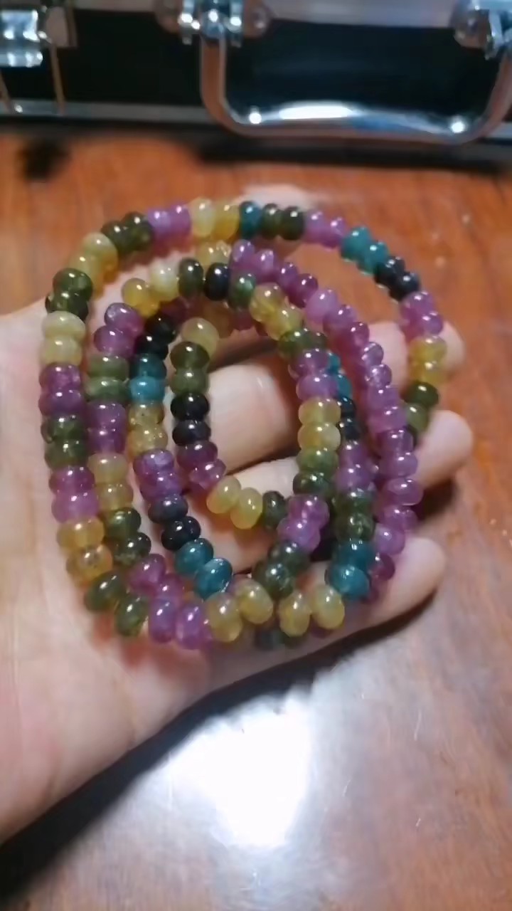 玉见有缘人，振兴中华民族收藏文化事业……