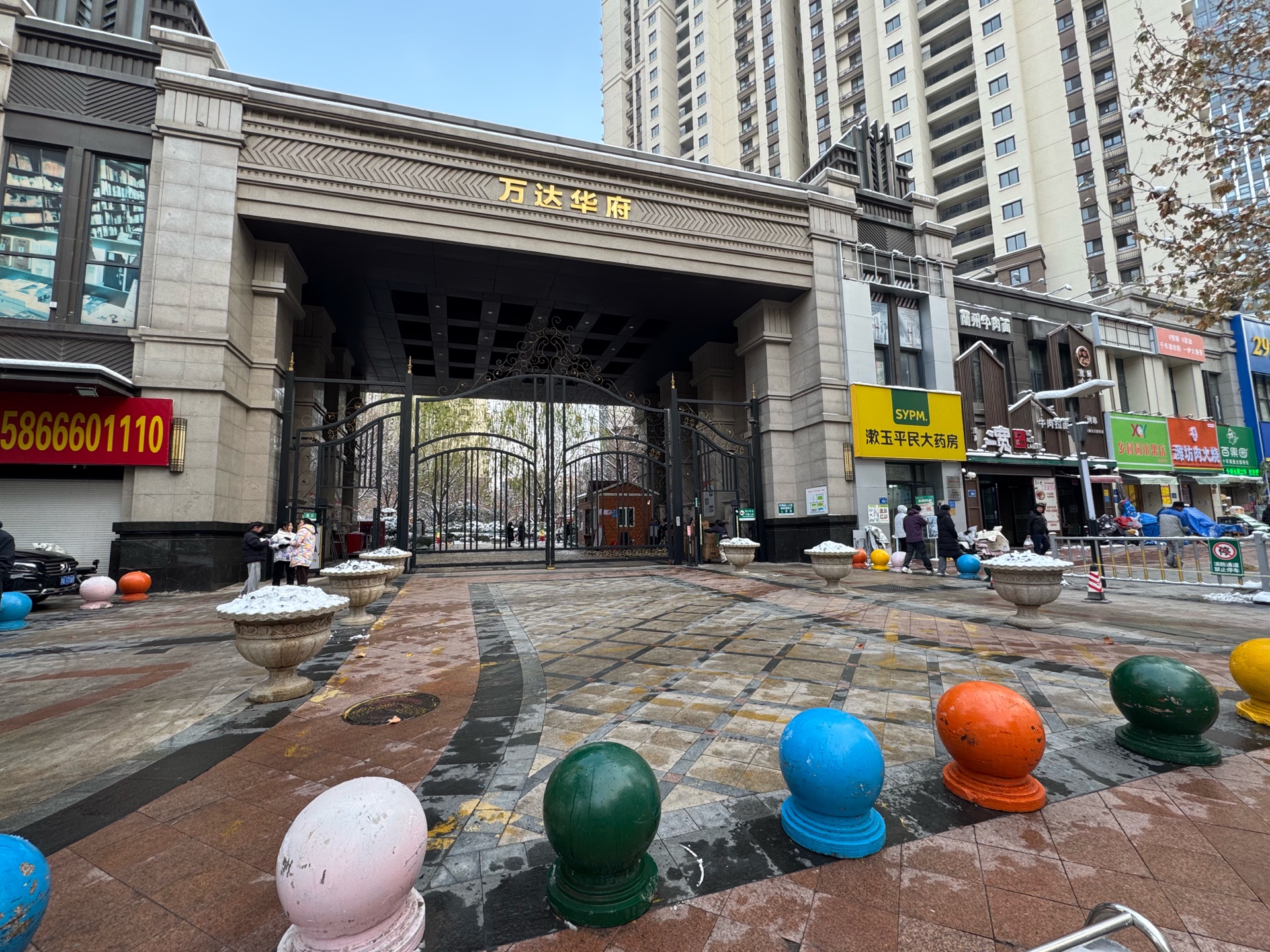 果然视频｜雪中铺就“暖心路”，济南这一小区物业火力全开