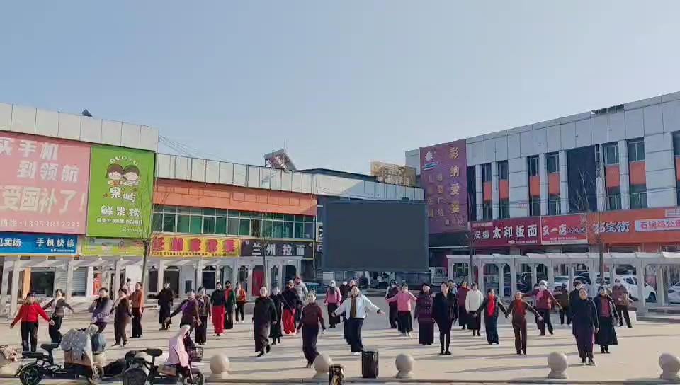 磁窑喜迎元旦日，广场欢舞培训忙.摄影赵敏