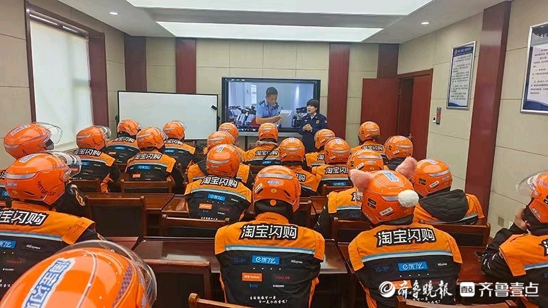 骑手变身消防“轻骑兵”，安全技能随单“配送”