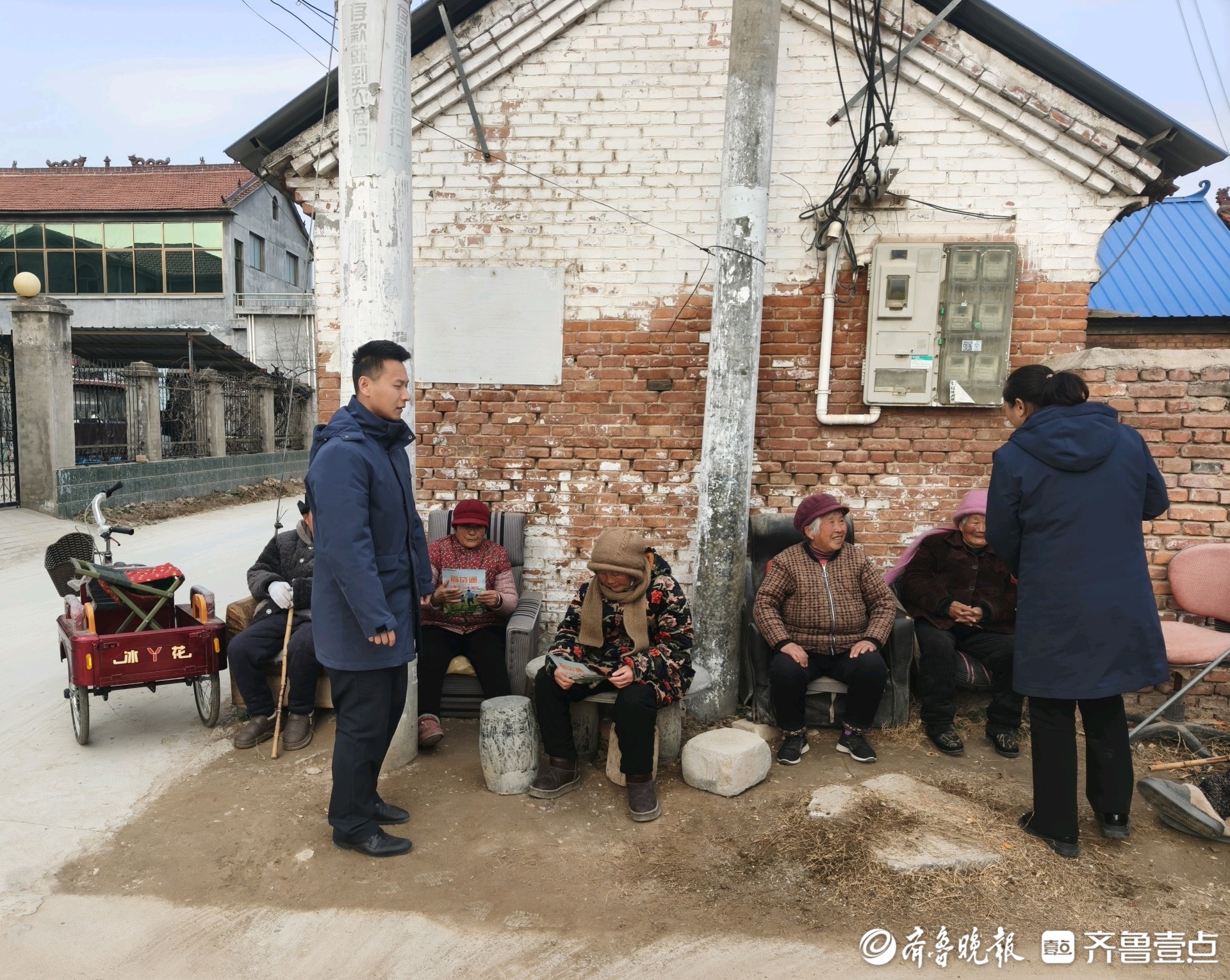 东明农商银行开发区支行金融宣传车巡回下乡，打通服务最后一公里