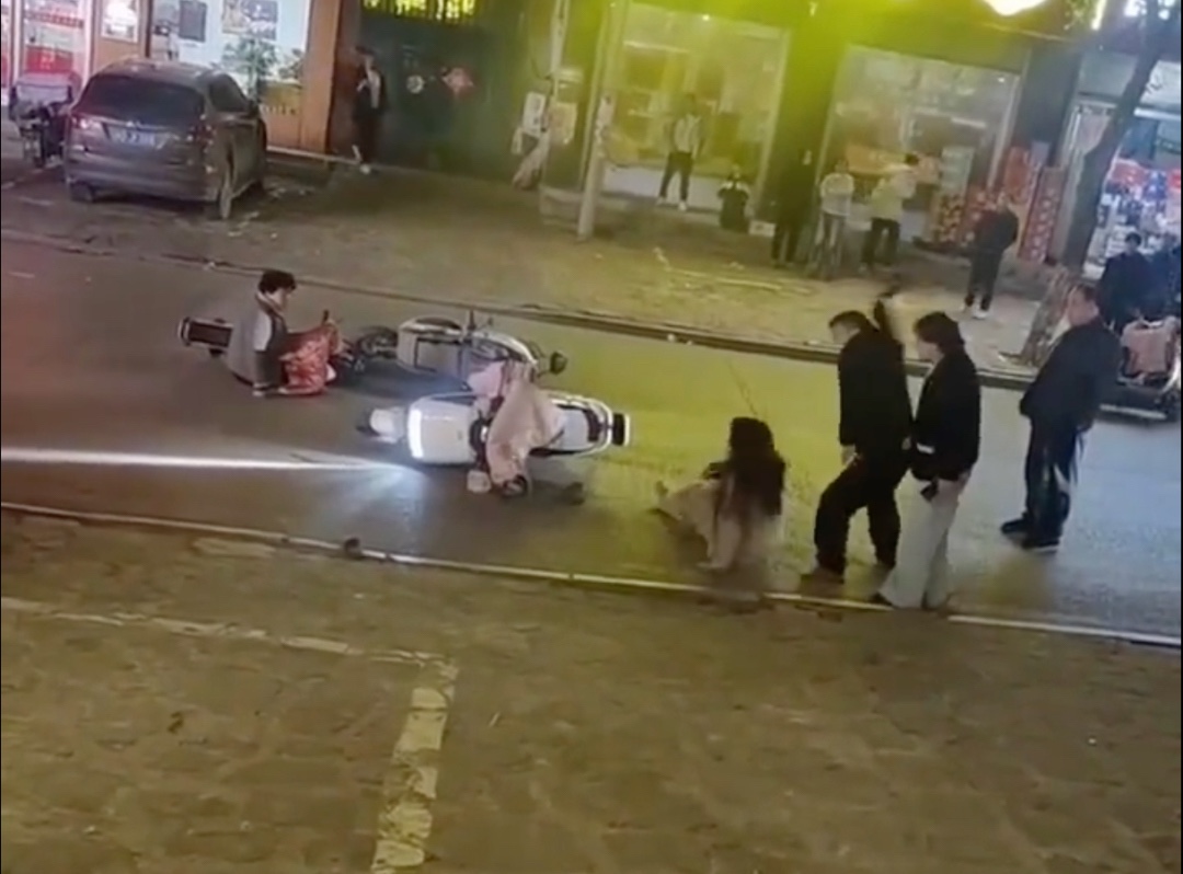 官方通报河南平顶山打人事件：刘某飞、韩某娜被采取刑事强制措施