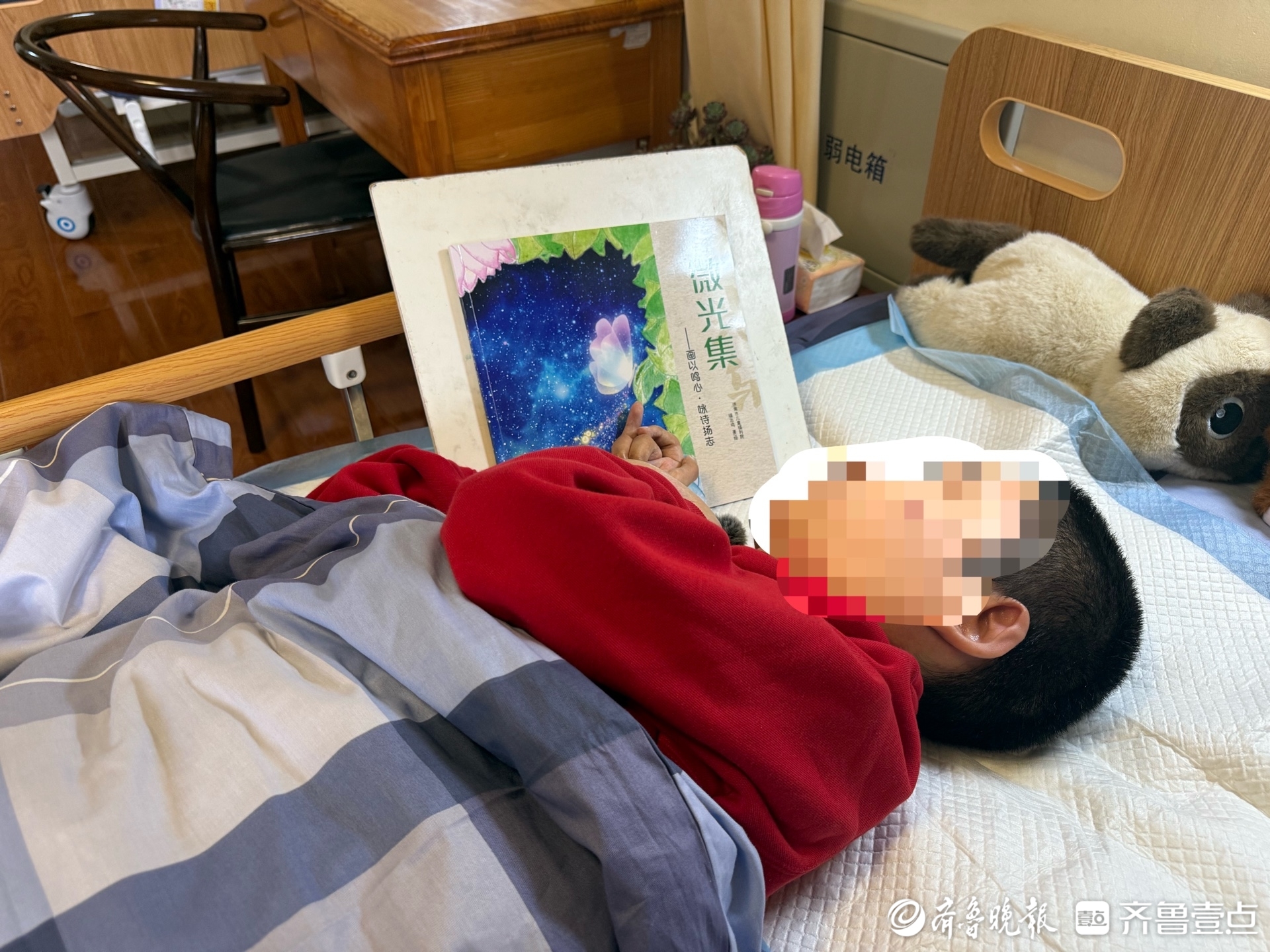 从“微光”到远方：福利院里的“诗人画家”鸣鸣