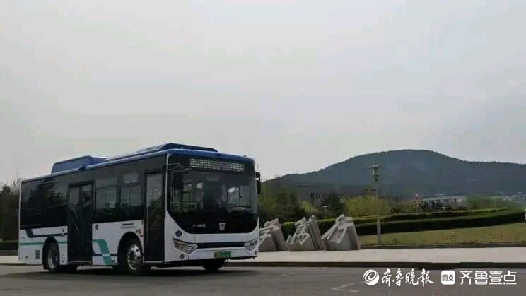 陪伴山东师范大学12年的小白巴士退役，济南公交地铁接驳线接棒