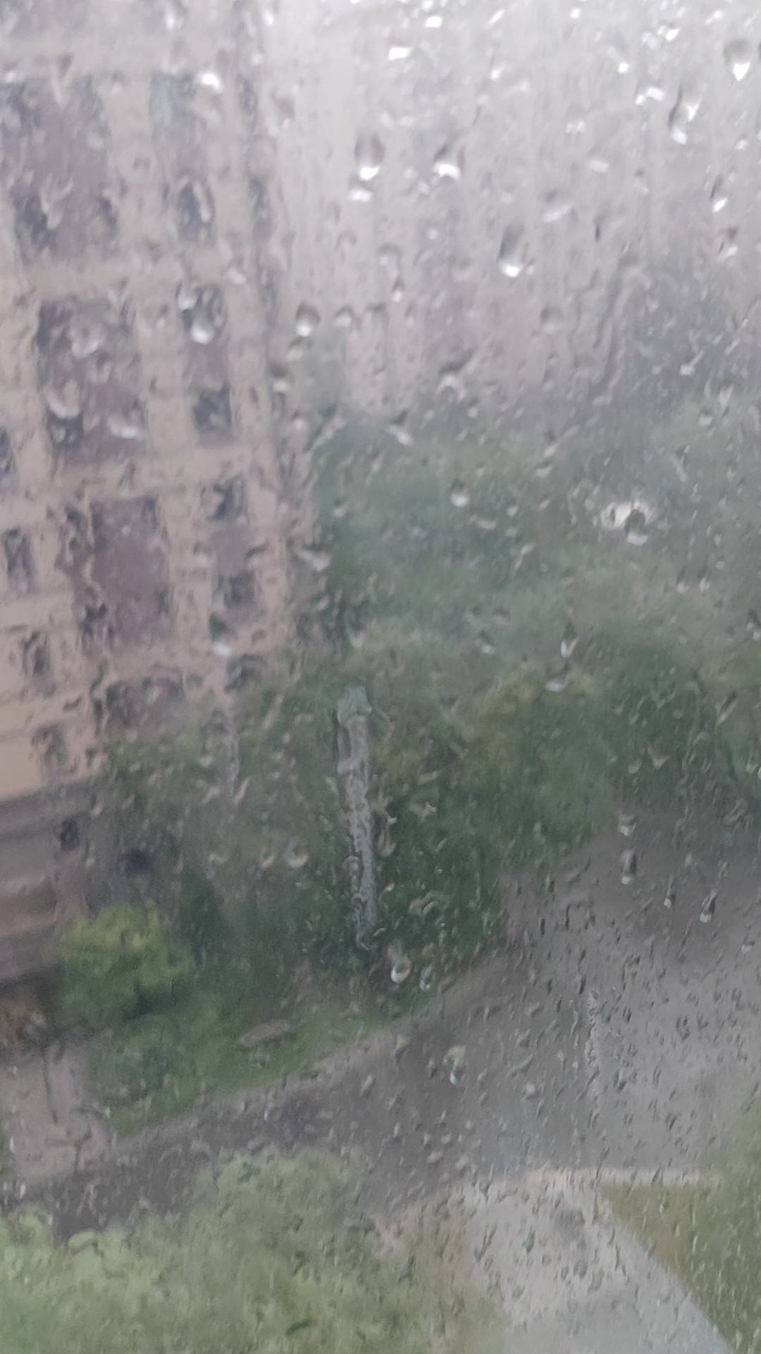 今天下午3点40分，济南狂风暴雨下起来了