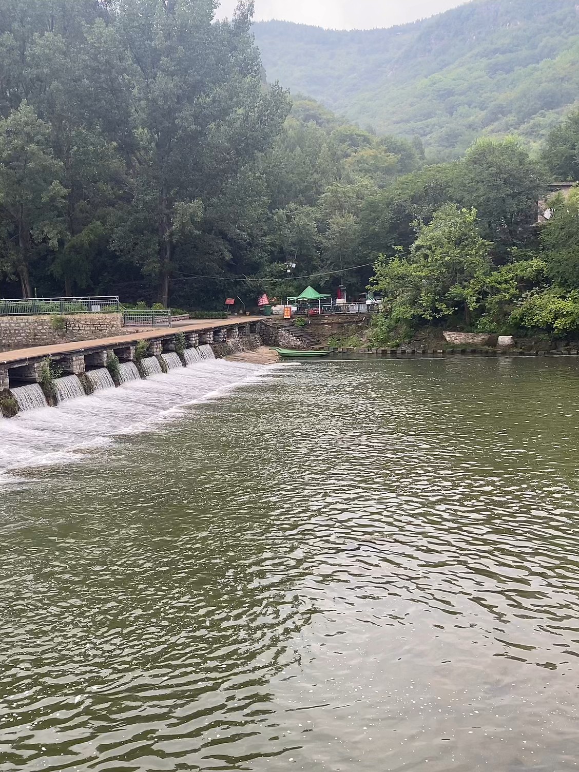 细雨中的玉水画廊