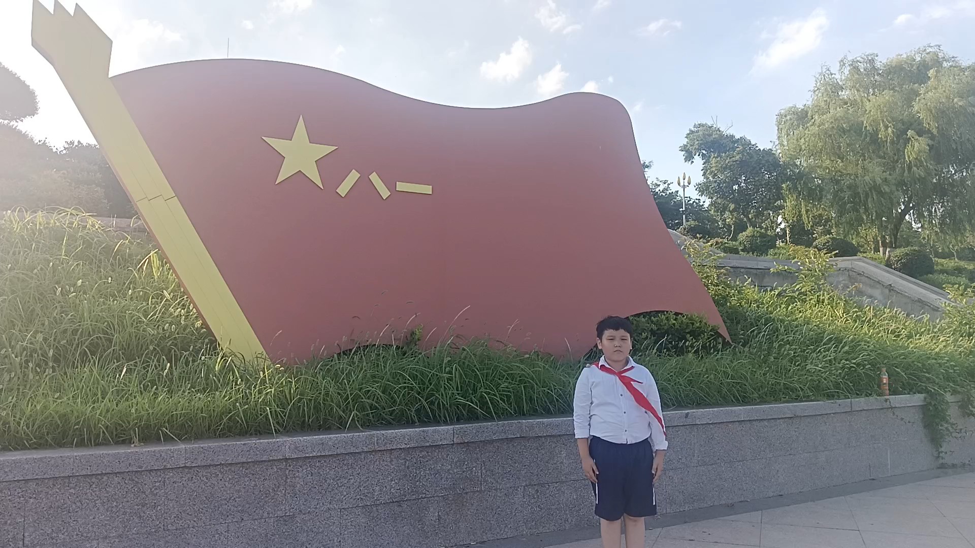 山河无恙，岁月长青。致敬先辈，致敬英雄，红色精神代代