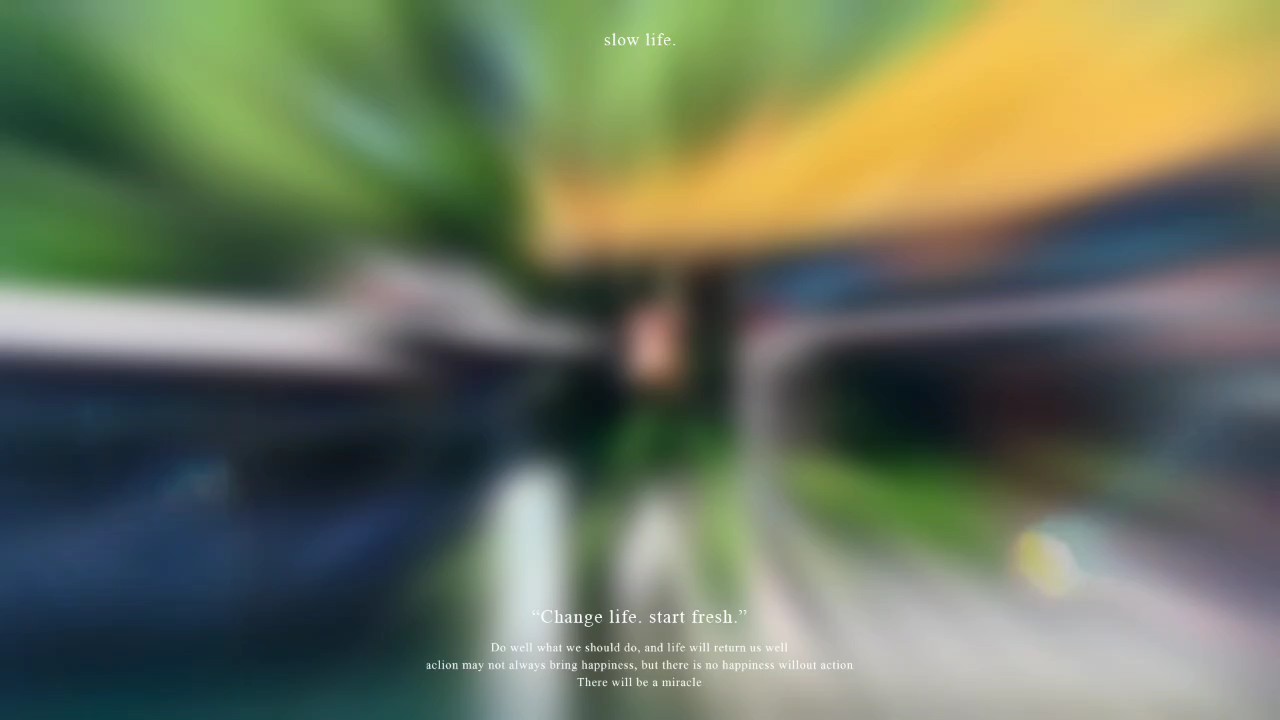 趵突泉三股清泉水从地底涌出，闪烁着细碎光芒宛如撒落一池碎银