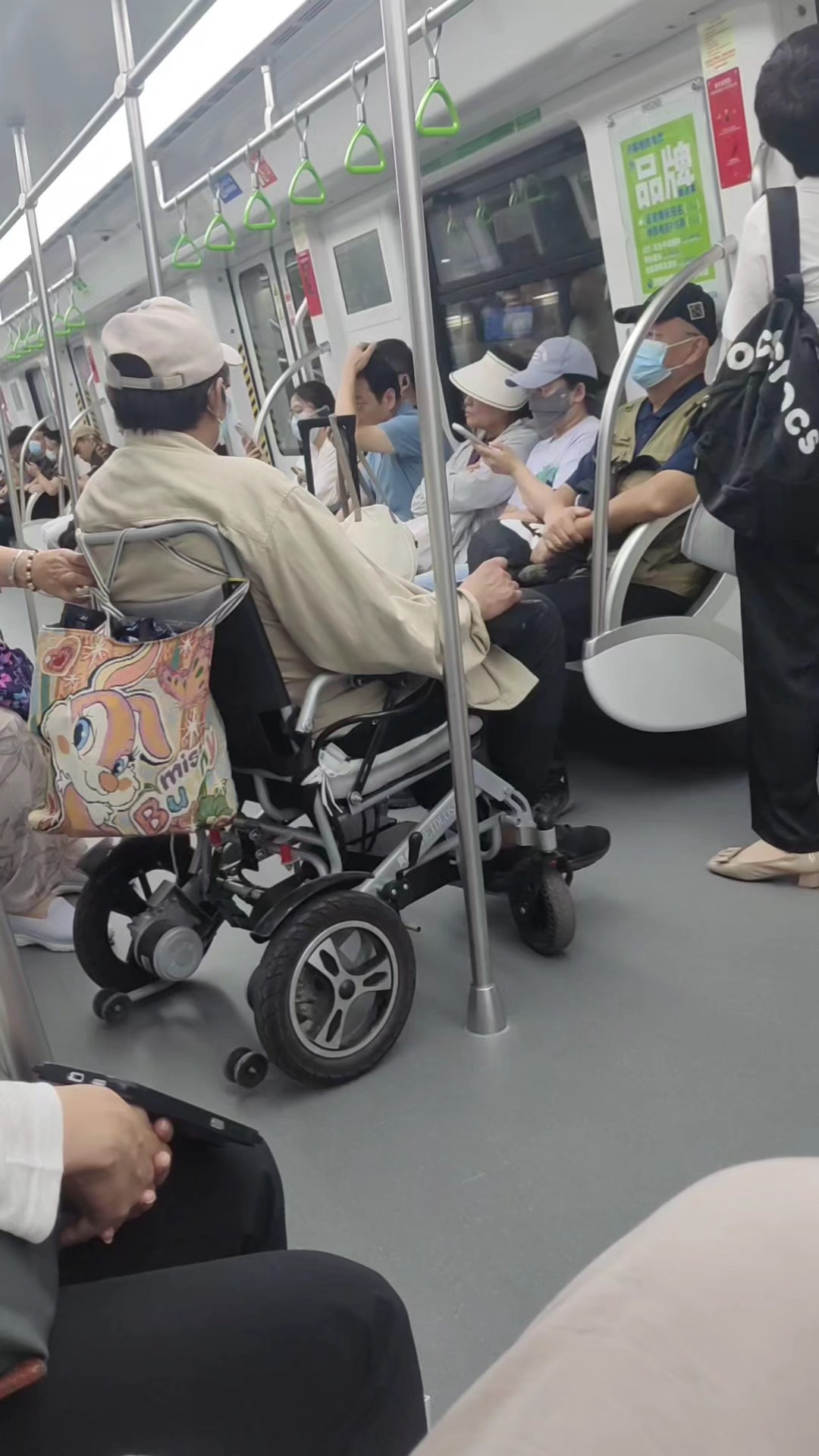 4号线地铁司乘服务暖人心