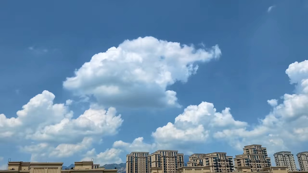 泰山上空的云唱起悠扬的歌.摄影刘继红