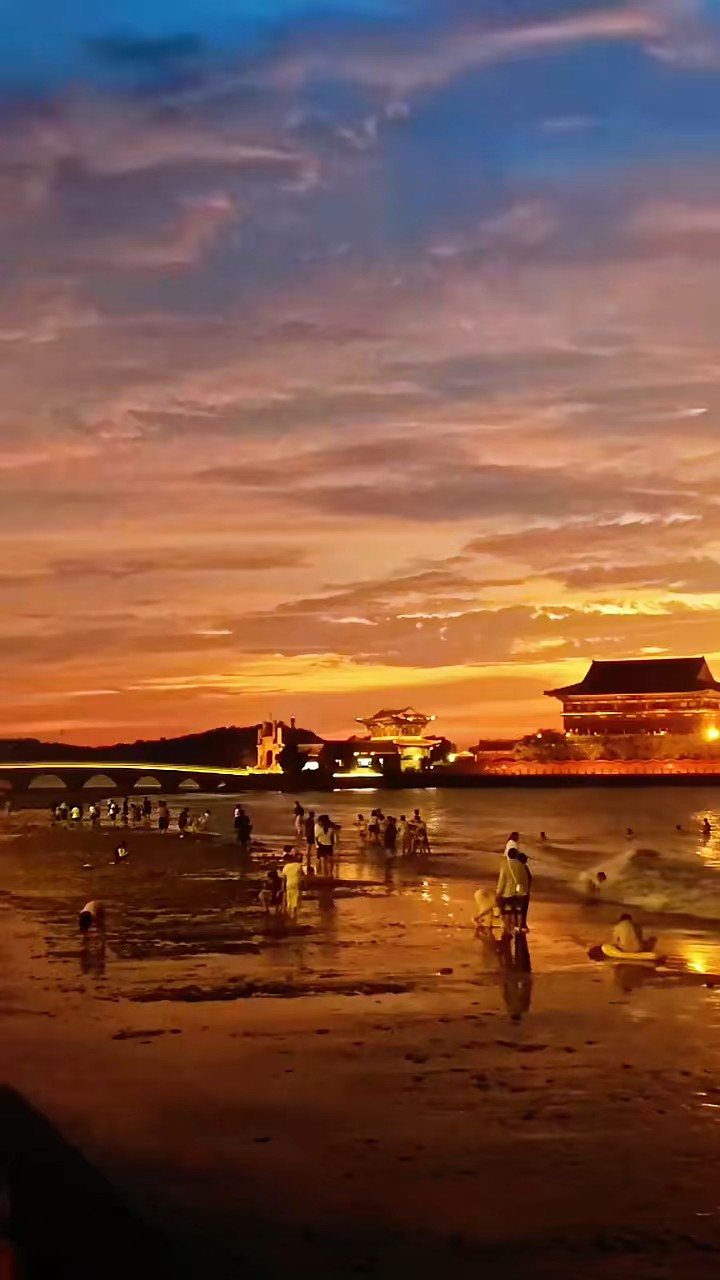 红烧云恋上了蓬莱湾，把台风白海豚带来的暴风雨全部“烘”泡汤了