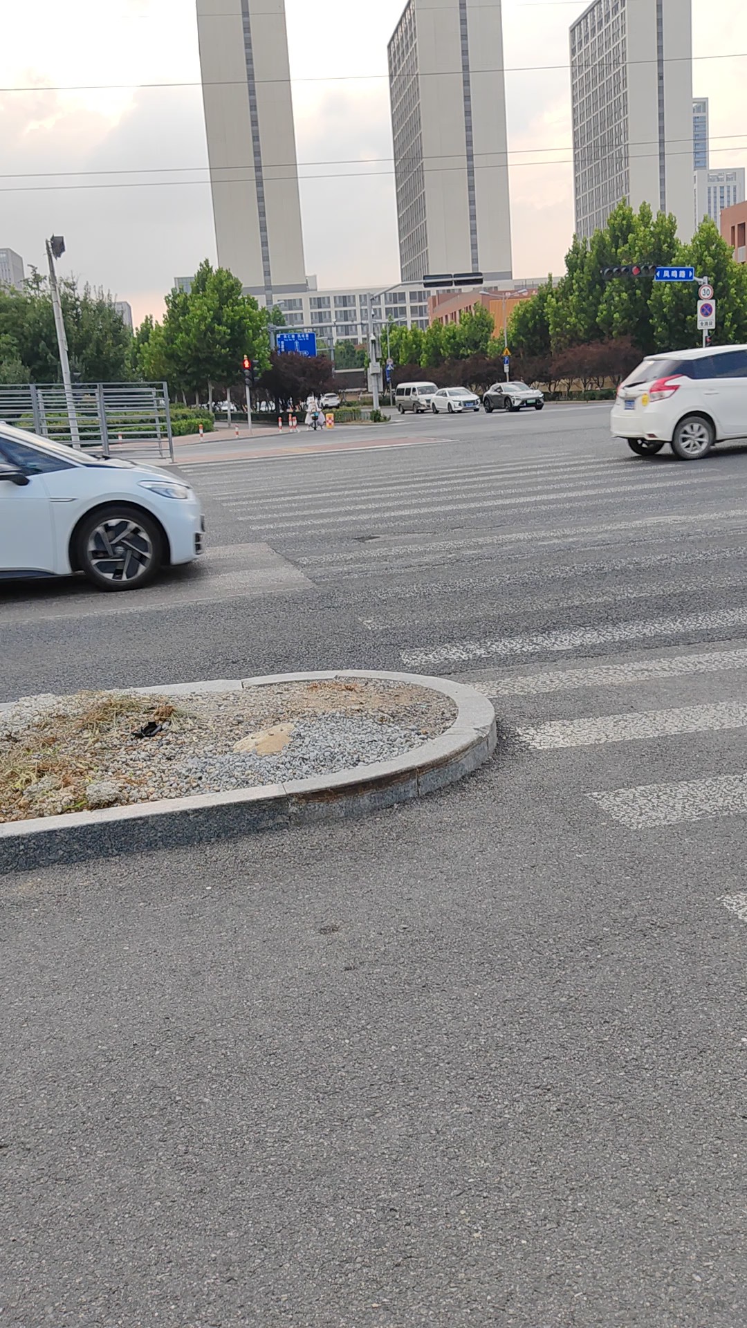 济南凤鸣路上好风光