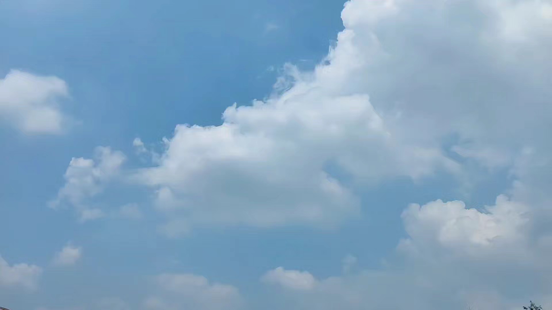 临沂:雨过天晴，空气清新凉爽，蓝天白云上线