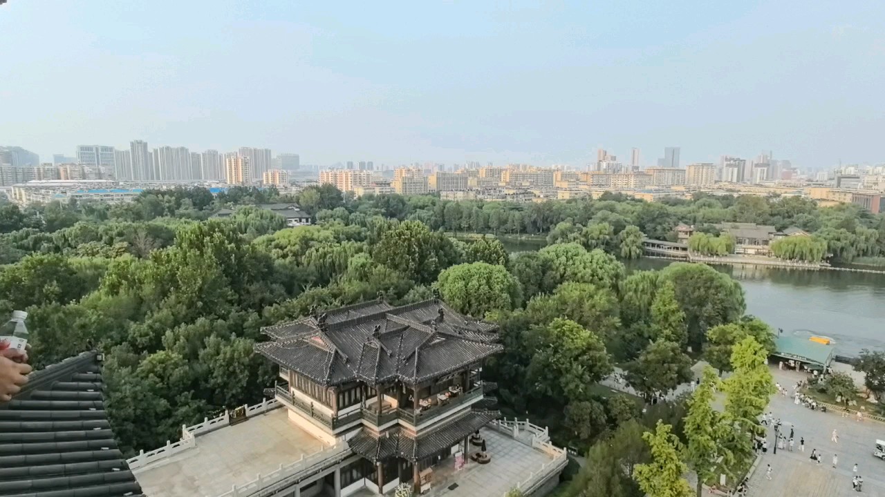 美丽泉城胜过江南，很有气魄！济南确实有它不输江南的独一份底气