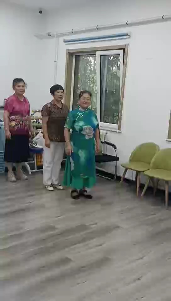 这是我们千禧吕剧队，准备参演，正在加紧排练。
