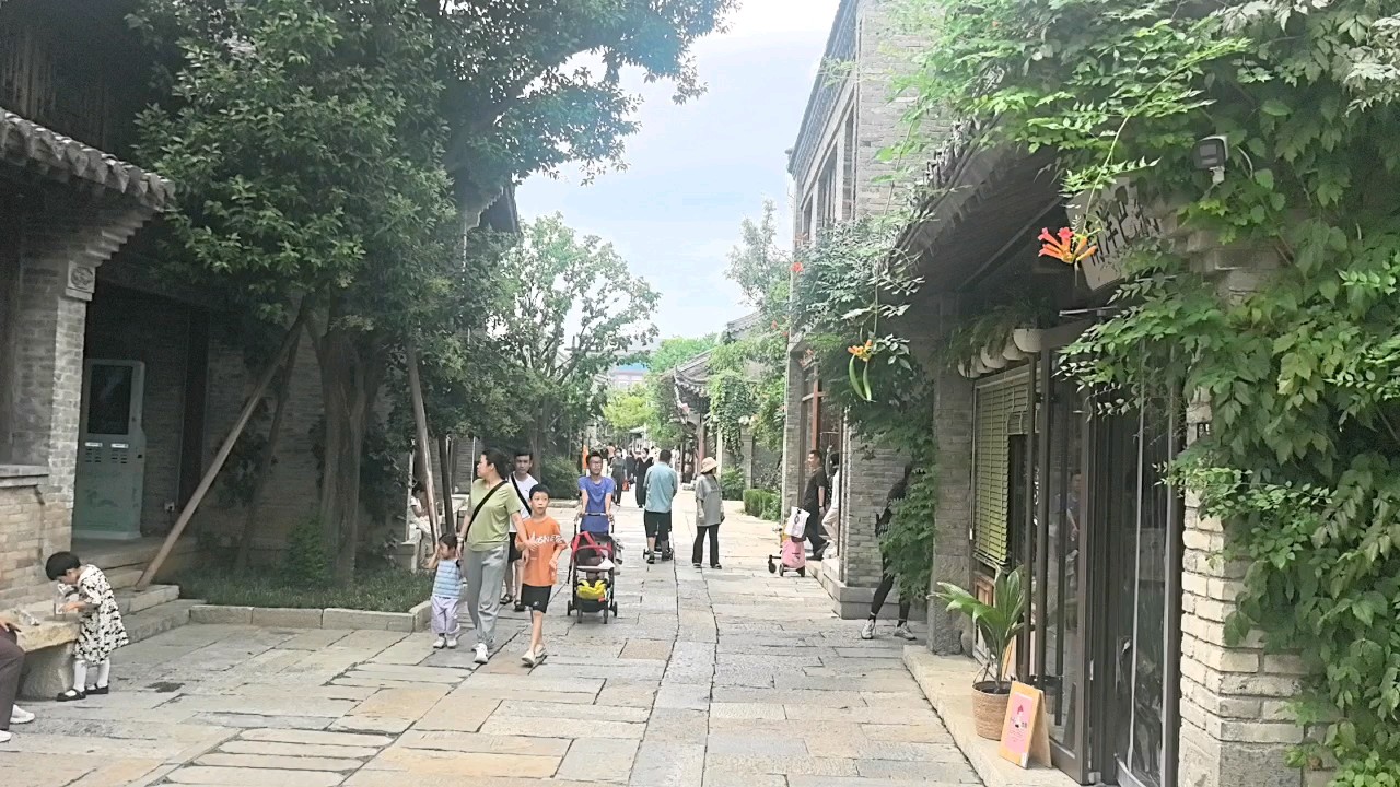 “古城里的故事”，就藏在它的城墙、街巷、泉水与人物之中！