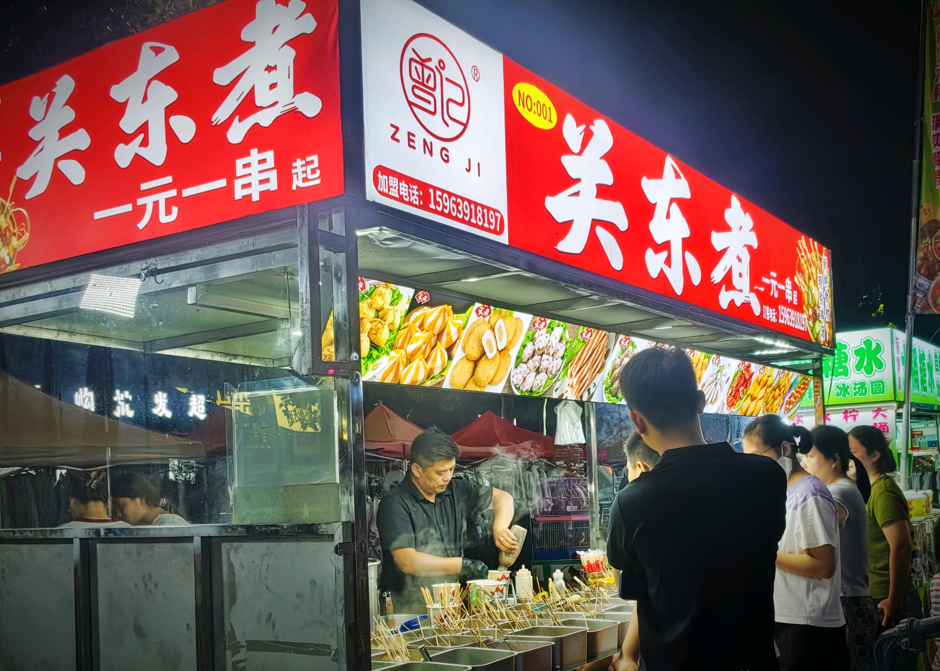 

乡村集市特色小吃烟火浓（高军摄影）