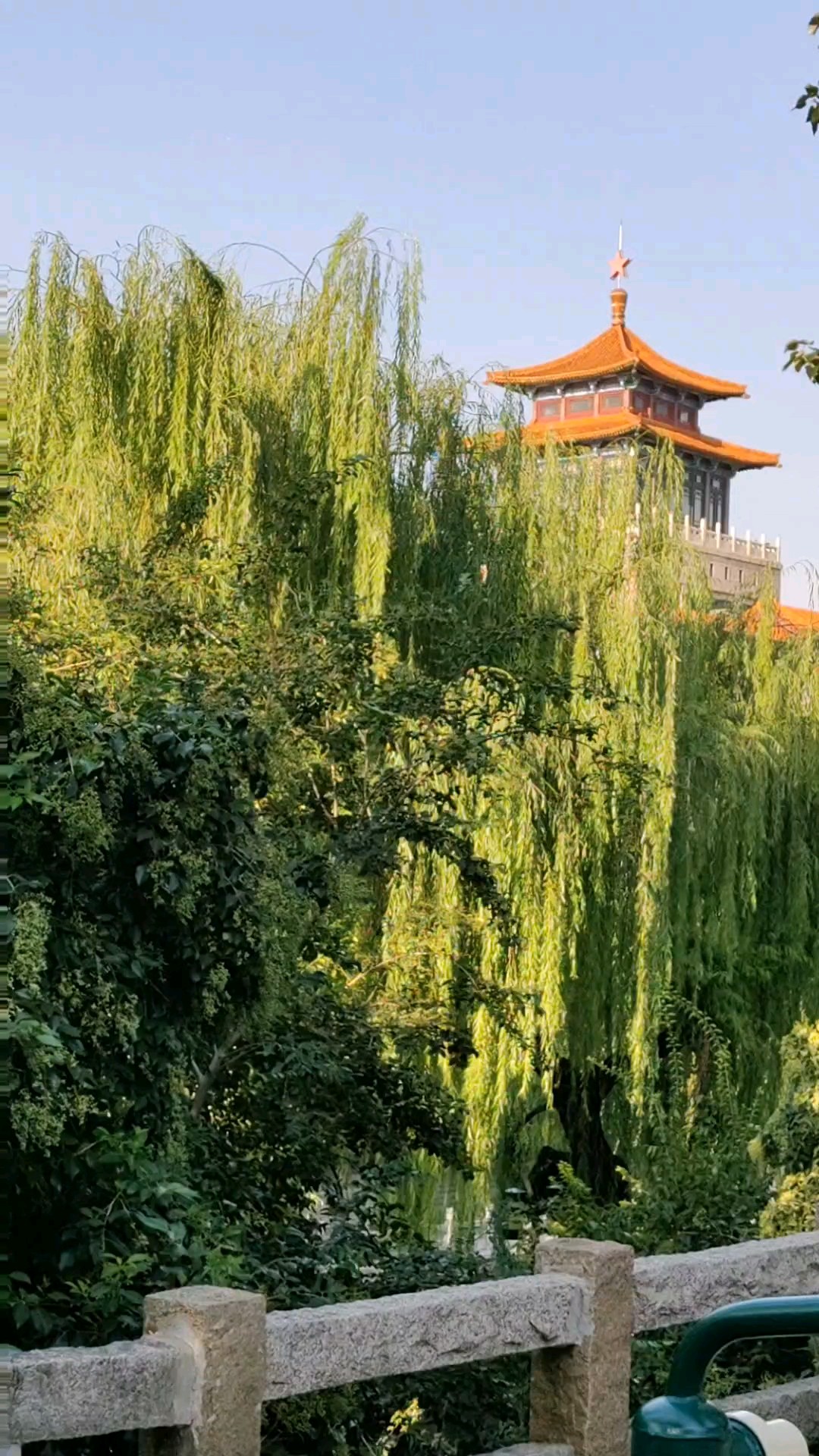 举头名阁蓝天，俯瞰泉城名泉，美景在这边。2026年9月8日。