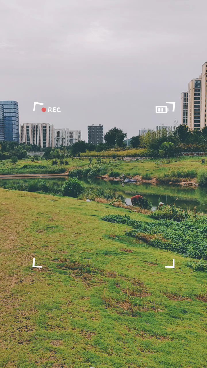 人间忽晚山河已秋，漫步韩仓河走走停停看看留住美好欢喜与安然